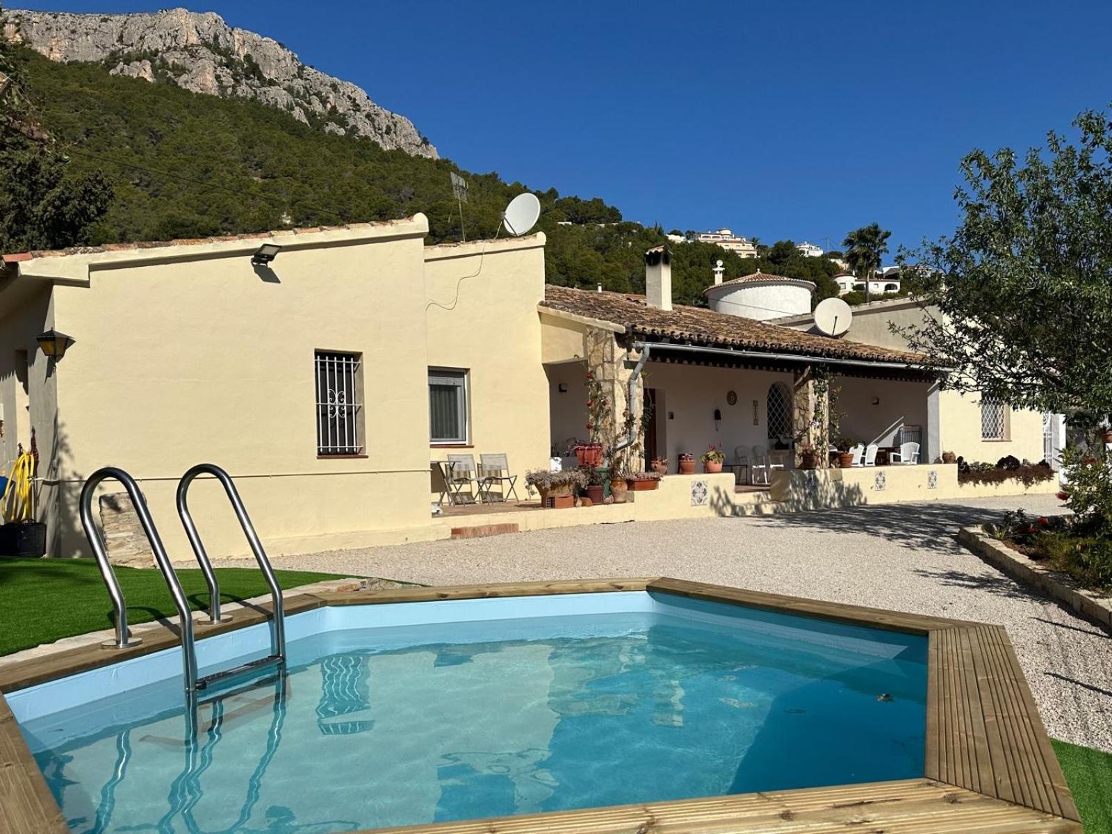 Chalet Cucarres كاليبي المظهر الخارجي الصورة